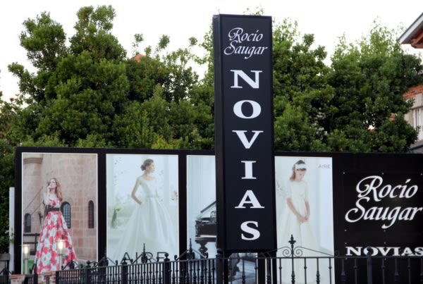 Vestidos de novia y trajes de novio, moda bodas, comunión, vestidos de fiesta y madrina